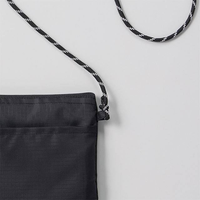 ショルダー紐：結び目で長さ調整可能