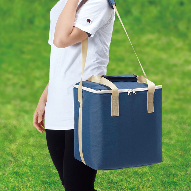 ショルダー付きの２WAＹ仕様です